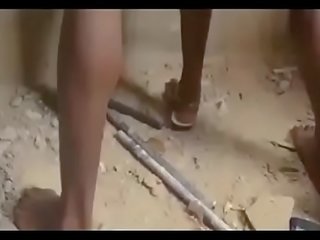 Africana nigerian gueto muchachos orgia un virgen / parte 1