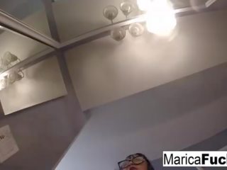 Marica hase į sedusive apatinis trikotažas masturbuoja į as veidrodis