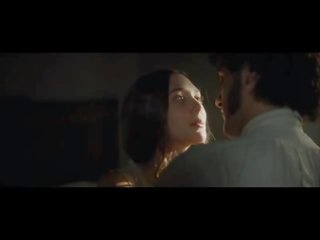 Elizabeth olsen vids beberapa tetek di seks video adegan