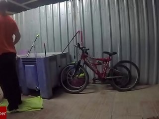 Engrasando la bicicleta y el coã±o de la gorda grabado salungat cã¡mara oculta gui030