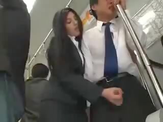 Asiatiskapojke avrunkning i offentlig tåg, fria offentlig röret x topplista klämma filma 08 | xhamster