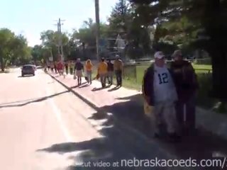 দল এবং ঝলকানি পাছা যখন tailgating বাহিরে iowa শহর football খেলা