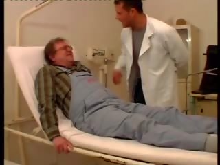 Noor meditsiiniõde danielle koos vana patsient, seks film 51