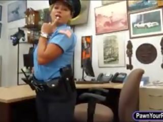 Latin rendőr tiszt szar által pawn ifjú -ban a hátsó szoba