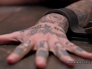 Tatuado e amordaçado submarino bdsm torment