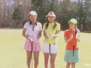 प्रीट्टी एशियन टीन लड़कियों खेल एक गेम की स्ट्रीप गोल्फ