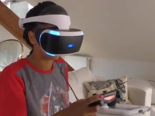 Isabel có một mới trò chơi trong cô ấy playstation vr nhưng cô needs&period;&period;