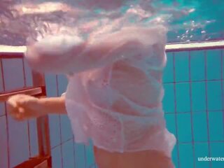 Swell милашка melisa darkova одягнений підводний: безкоштовно hd секс кліп куб.см | xhamster