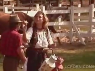 Buja férfi baszik egy pimasz nagy boobed vidéki fiatal női