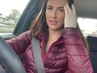 Brunette medhis driving prawan