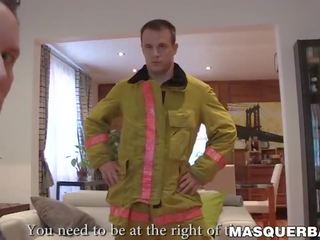 Привабливий fireman мастурбує наступний річ наступний річ право після a стриптиз