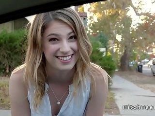 Thankful blonda adolescenta hitchhiker fucks strangers înțepătură
