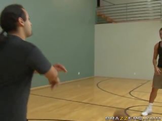 Capri cavanni pieprzony w koszykówka sąd pokaz