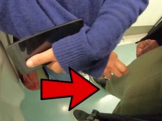 Unknown vrouw aanraken mijn peter in subway