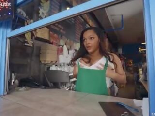 大 奶 barista - ashlyn peaks &sol; 的brazzers &sol; 流 满 从 www&period;zzfull&period;com&sol;charm